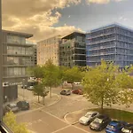 Central Milton Keynes Hub Two Bedroom & Two Bathrooms Serviced Apartment