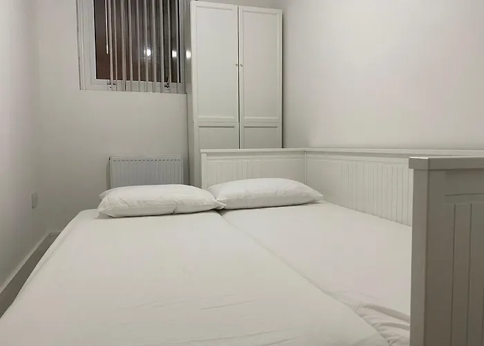Central Milton Keynes Hub Two Bedroom & Two Bathrooms Serviced Apartment